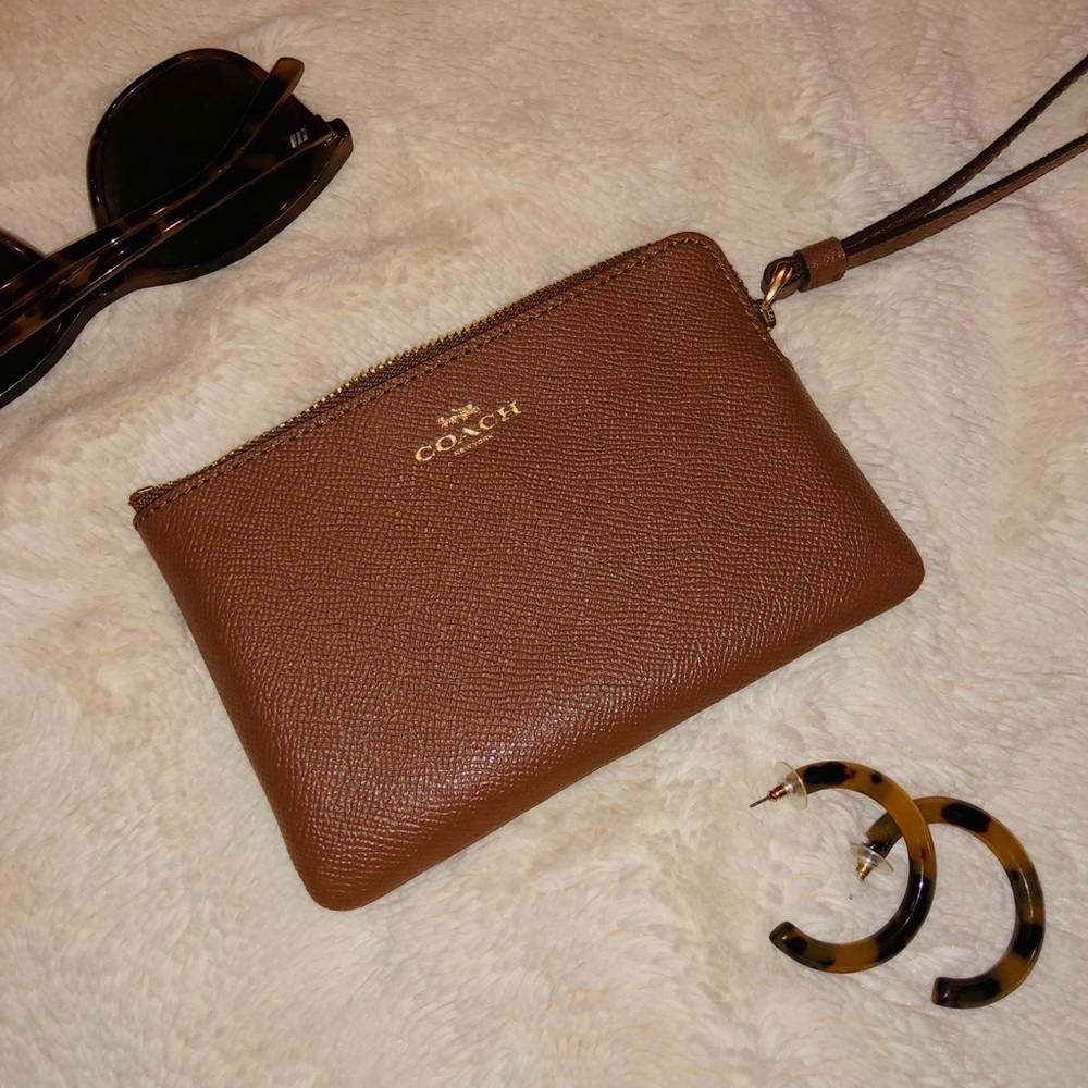 Coach wristlet (Brown)